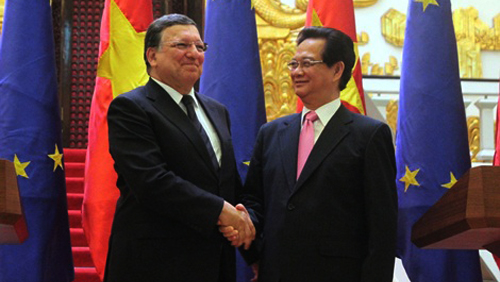 Dirigentes vietnamitas reciben al presidente de Comisión Europea